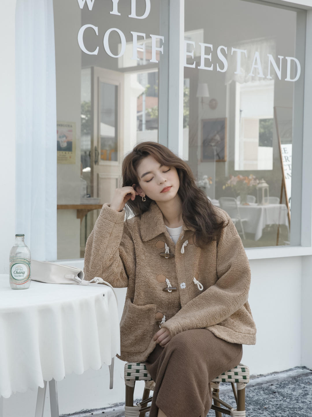 驼色|今年冬季火了种单品,叫“羊羔毛外套”,舒适潮流可以照着穿