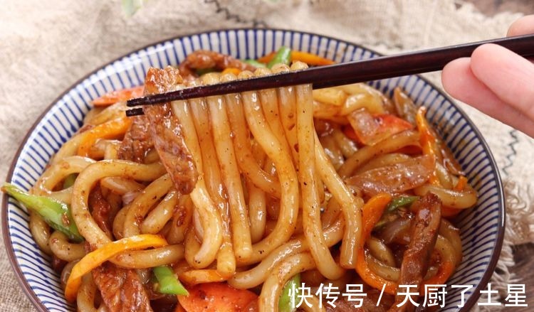 在家这样制作牛柳土豆粉，美味可口，营养丰富！