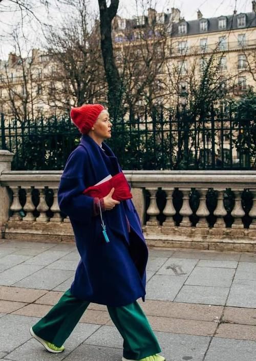 懂打扮的中年女人不显老！3种帽子的冬季搭配法，好看又不老气