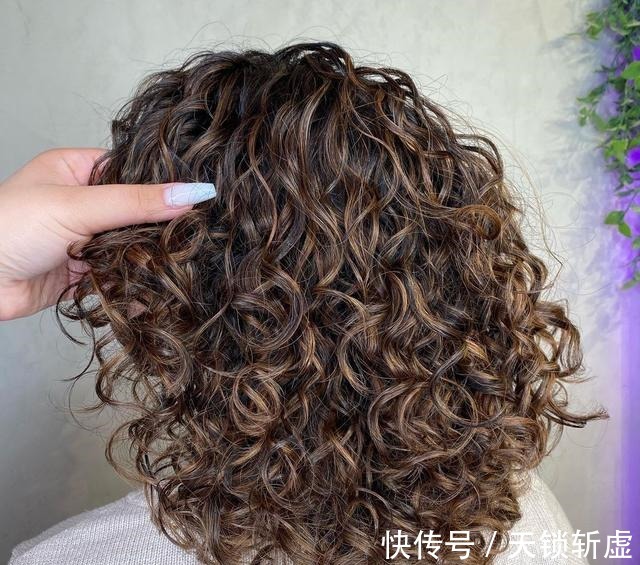 小卷 强烈推荐发型15款,又美又心动,看看你喜欢的是哪一款!