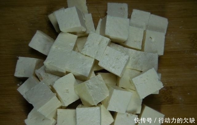豆腐|豆腐这么做极下饭，吃起来比肉爽，上桌后分分钟钟被抢光！