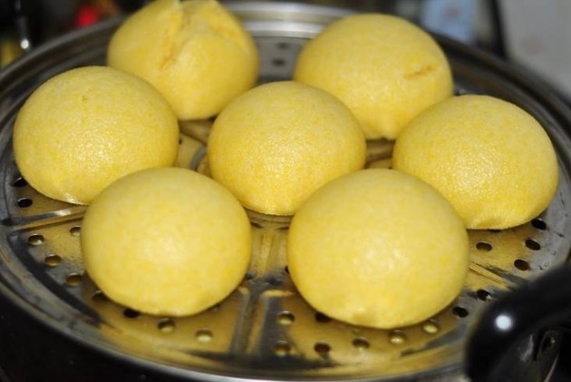 常吃粗粮馒头好处多教你4个妙招分辨染色馒头，买到正宗又好吃