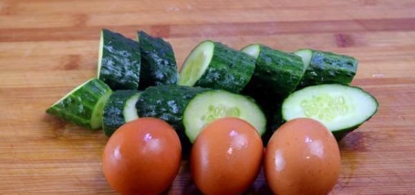 鸡蛋|一根黄瓜,三个鸡蛋,教你一个百吃不厌的做法,比大鱼大肉都好吃