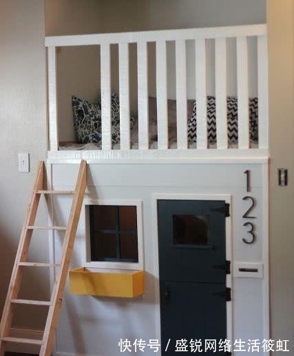 小户型|邻居嫌房子小,直接墙上掏洞,里面打上下铺,两个孩子都有地睡了