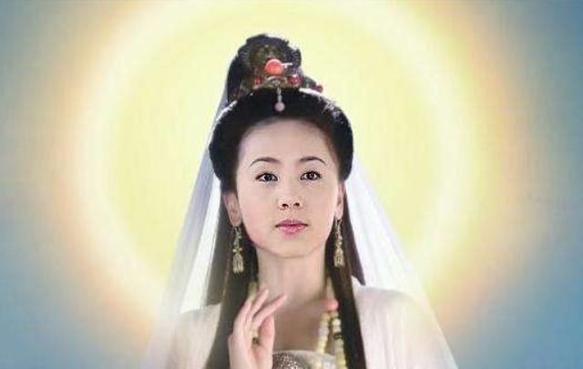 唯独|6个版本“观音菩萨”,前五位都只是在模仿,唯独她被路人跪拜