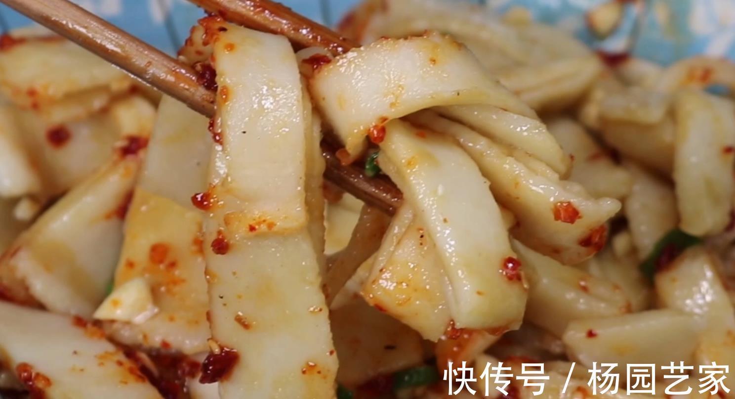 擀面皮|一碗面粉倒进滚烫开水中,瞬间变美味,好多人没吃过,高手在民间
