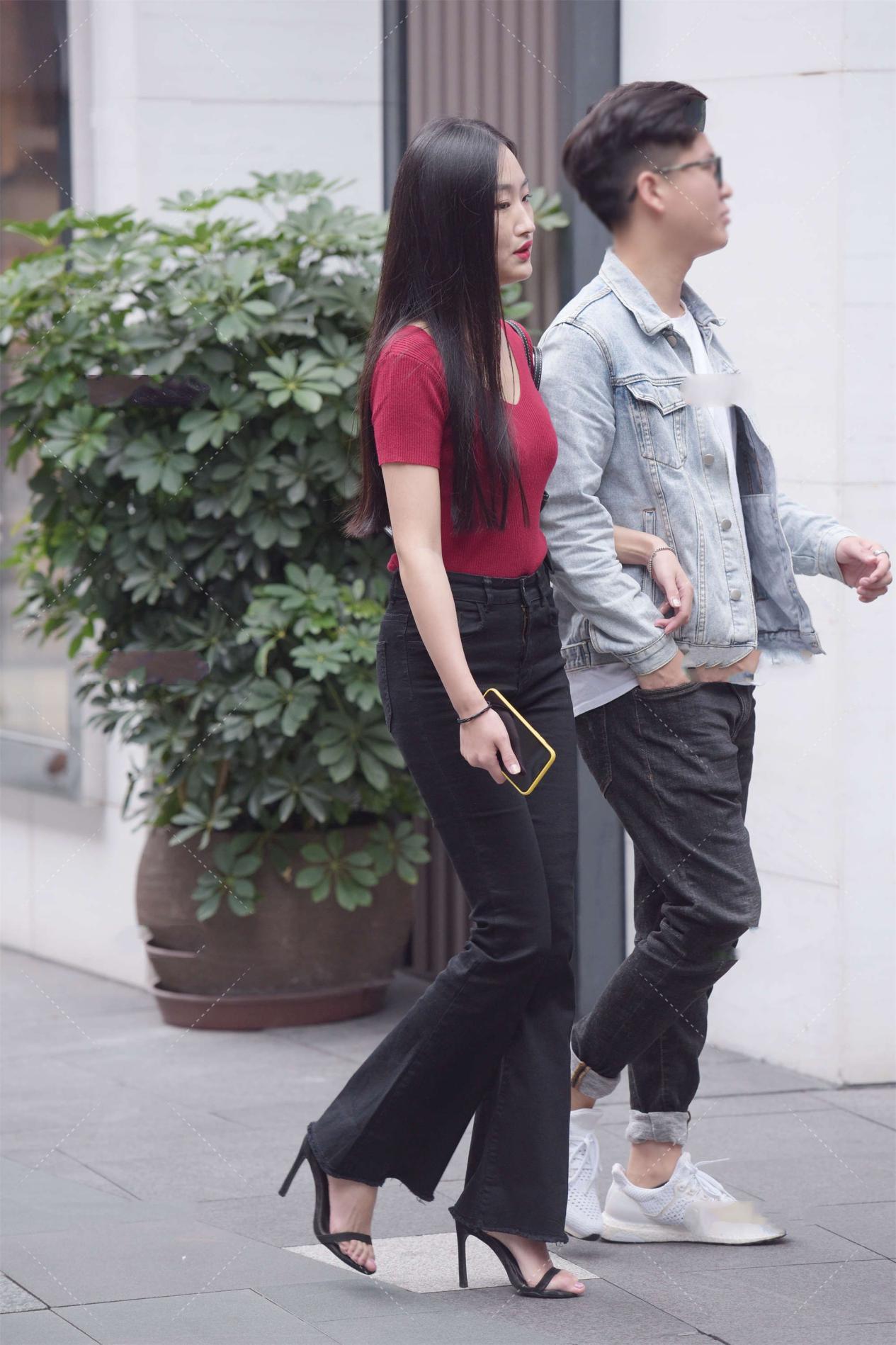 红色|当“高调红”遇上“低调黑”, 时髦感十足