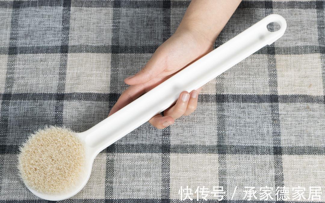 水龙头|因为“穷”,卫生间装修简简单单!添置5个小用品,高级感出来了