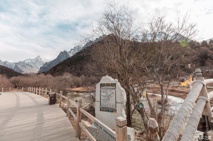 雪山蓝天，走过稻城亚丁的春夏秋冬