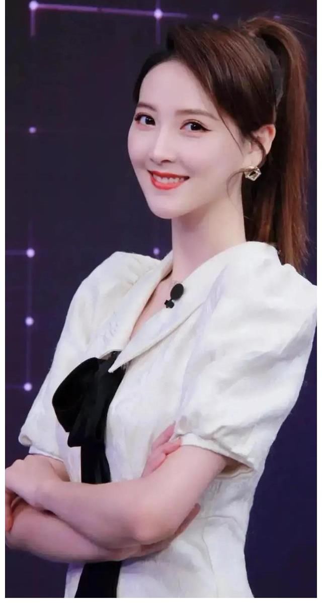 央视|央视女主持人李丹儿，青春甜美，实在是漂亮