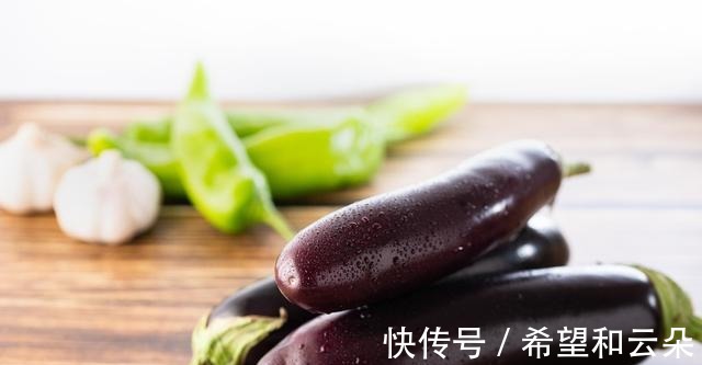 鸡蛋液|茄子不要直接炒着吃,加2个鸡蛋,出锅比肉还香,上桌瞬间被抢光!