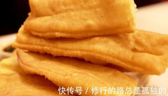 面团|教你自己在家炸油条,牢记5个步骤,油条香酥美味还健康
