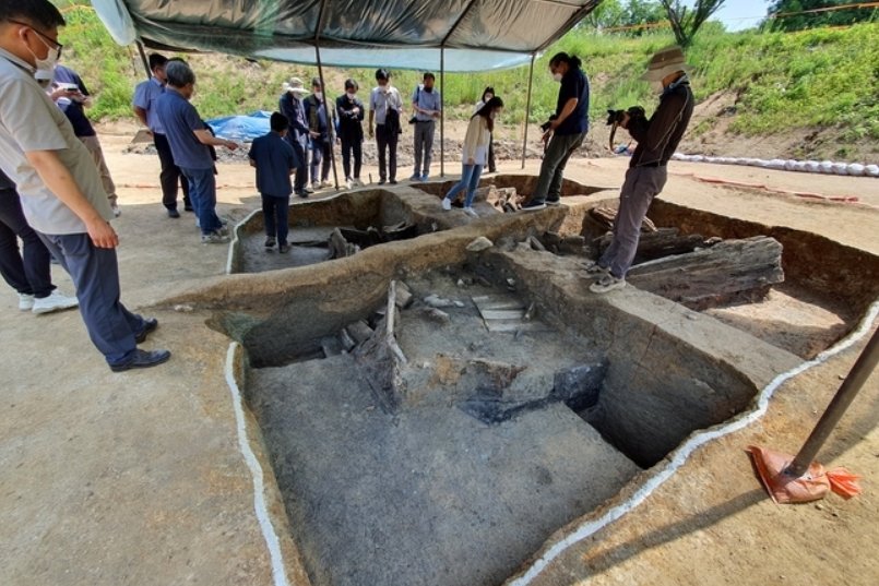 韩民族|韩国出土1500年前木头仓库:准备申请文化遗产 用途是个谜