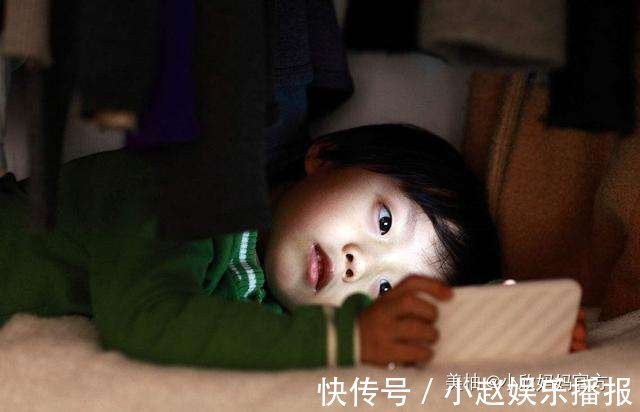 老师|孩子带手机去幼儿园，老师发现后怒摔手机，宝妈：你敢摔我手机