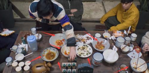 張藝興|張藝興當(dāng)主廚做飯,味道好不好?鏡頭掃到桌上后,真相藏不住了