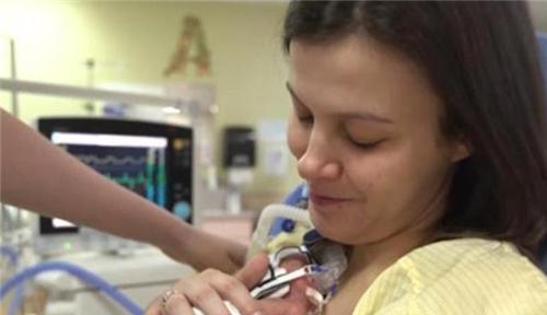 早产儿|她是“最小袖珍女婴”,全身大小仅有24厘米,14年了她如今怎样