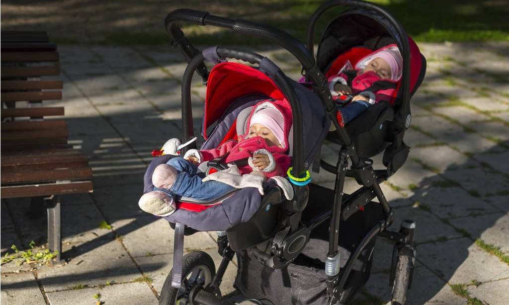 婆婆|生双胞胎女儿,扔一女儿给农村婆婆带,3年后回家“这还是人吗”