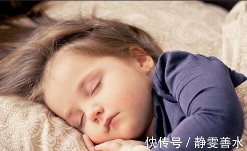 举动|李玫瑾教授:宝宝睡觉时有这3个举动,暗示大脑发育快,智商更高