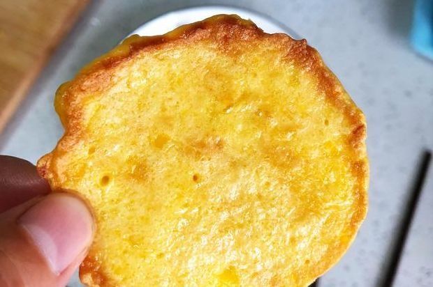 玉米别再煮着吃了,搭配鸡蛋这样做,快手又鲜香,孩子更喜欢