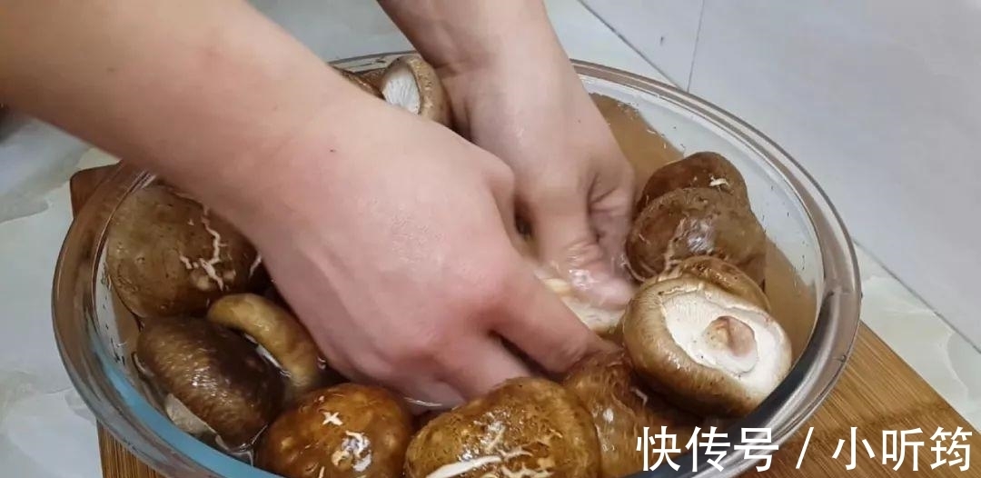 好吃|香菇新吃法，教你简单一做，既营养又好吃，有孩子的最值得收藏下