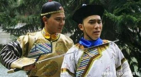 版本的乔峰|83版的乔峰为什么总戴帽子?黄日华摘下帽子后,网友笑出猪叫声