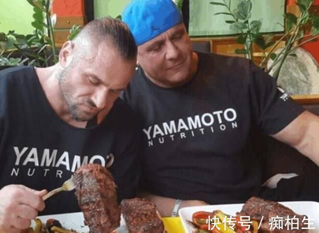 肌肉男|肌肉男执迷于低体脂，只有5%体脂青筋暴突，吃生牛肉太野性！
