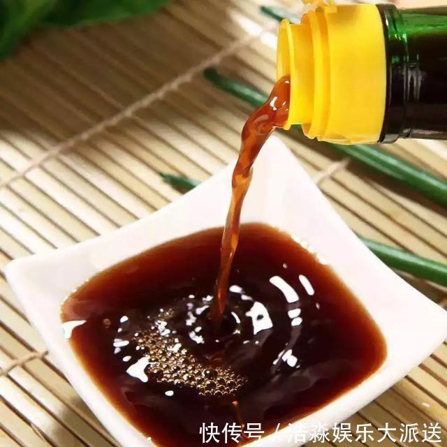 盆土板结抠不动,3种“松土剂”倒进去,松软如“发糕”!