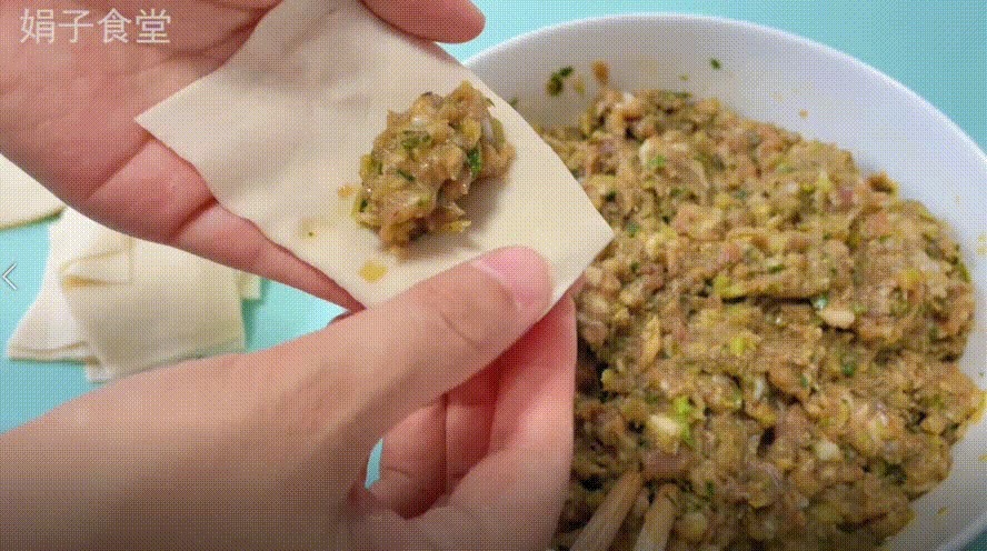 猪肉饺子好吃有窍门,调馅多加这一步,比饺子馆的好吃,又鲜又香