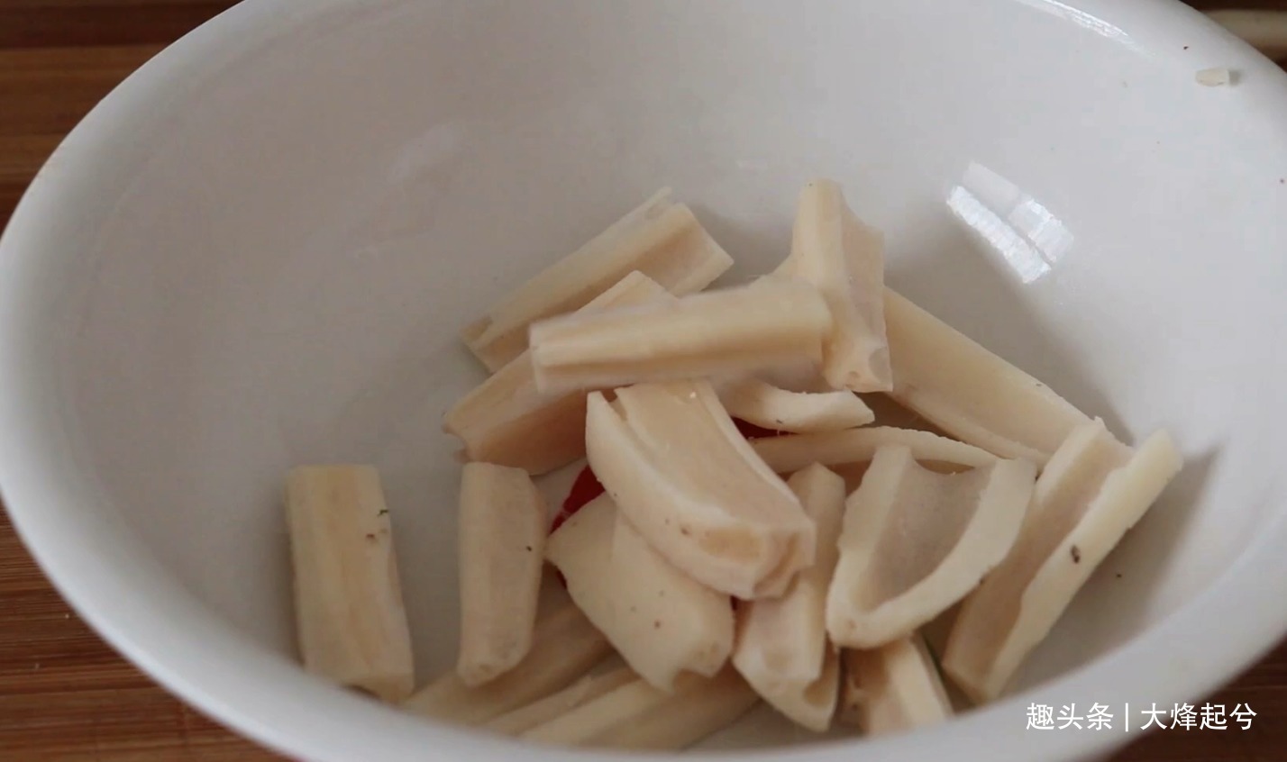 分享一种莲藕的吃法，看着都流口水，做法一看就学会，超简单