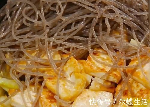 炖豆腐|白菜炖豆腐时,先炒白菜还是先炖豆腐?大厨教你饭店做法,太香了