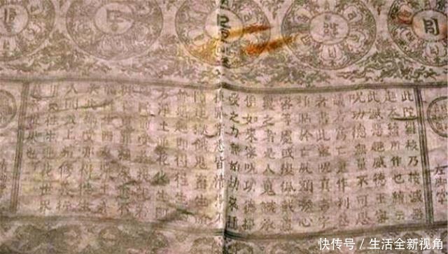  拍卖|他用九万买袈裟，专家称曾盖在死者身上不吉利，后拍出1.3亿