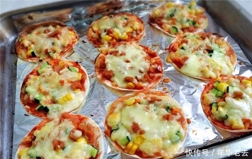 想吃披萨不用买,用饺子皮做一盘,好吃简单便捷,馅料非常足