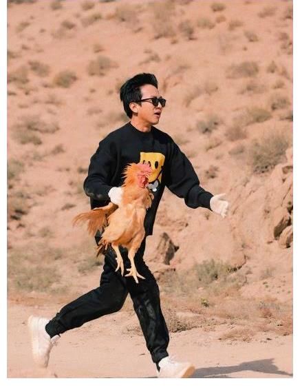 邓超宣布不再录《五哈》,再看他退出跑男团的回应,差距一目了然