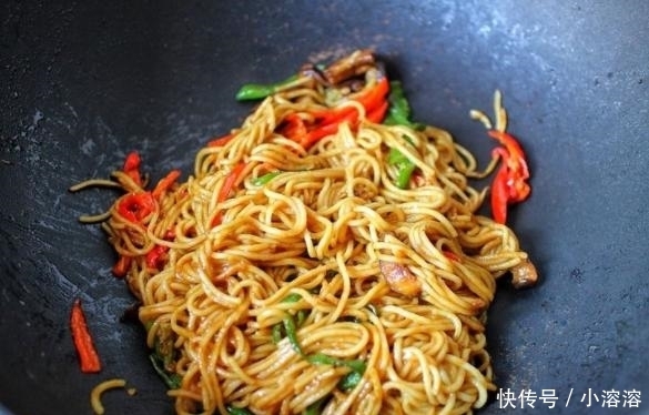 炒面也能在家做，鲜香入味又好吃，简单易学上手快