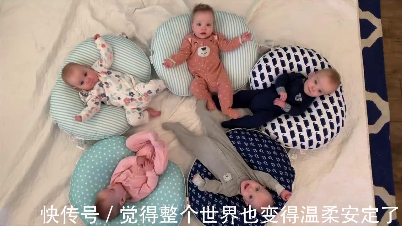 宝妈|5胞胎在客厅等妈妈给自己冲奶粉,一个个张望的小脑袋,太可爱