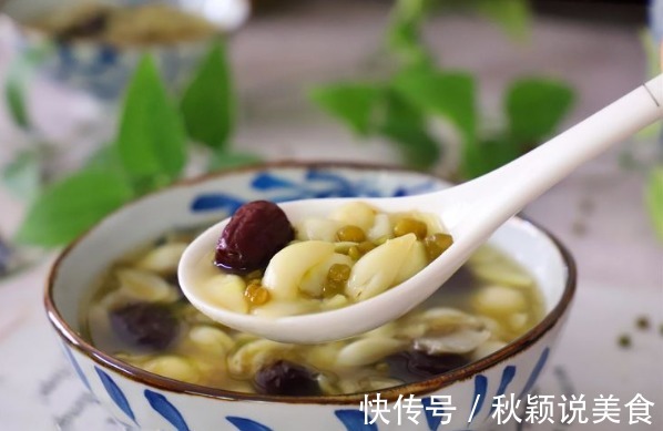 秋天,百合正当季加两种食材一同煮,清甜润燥,便宜又好喝