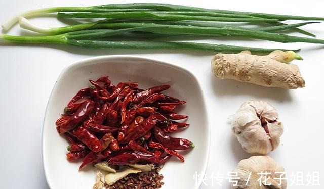 红辣椒|香辣过瘾的辣炒肥肠，越辣越想吃，开胃下酒又下饭，美味嘎嘎香！