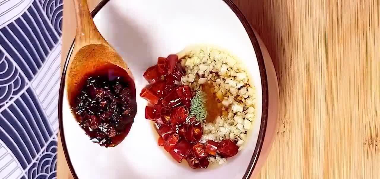 韭菜新吃法,香辣咸鲜,营养丰富唇齿留香,满满一大盘不够吃