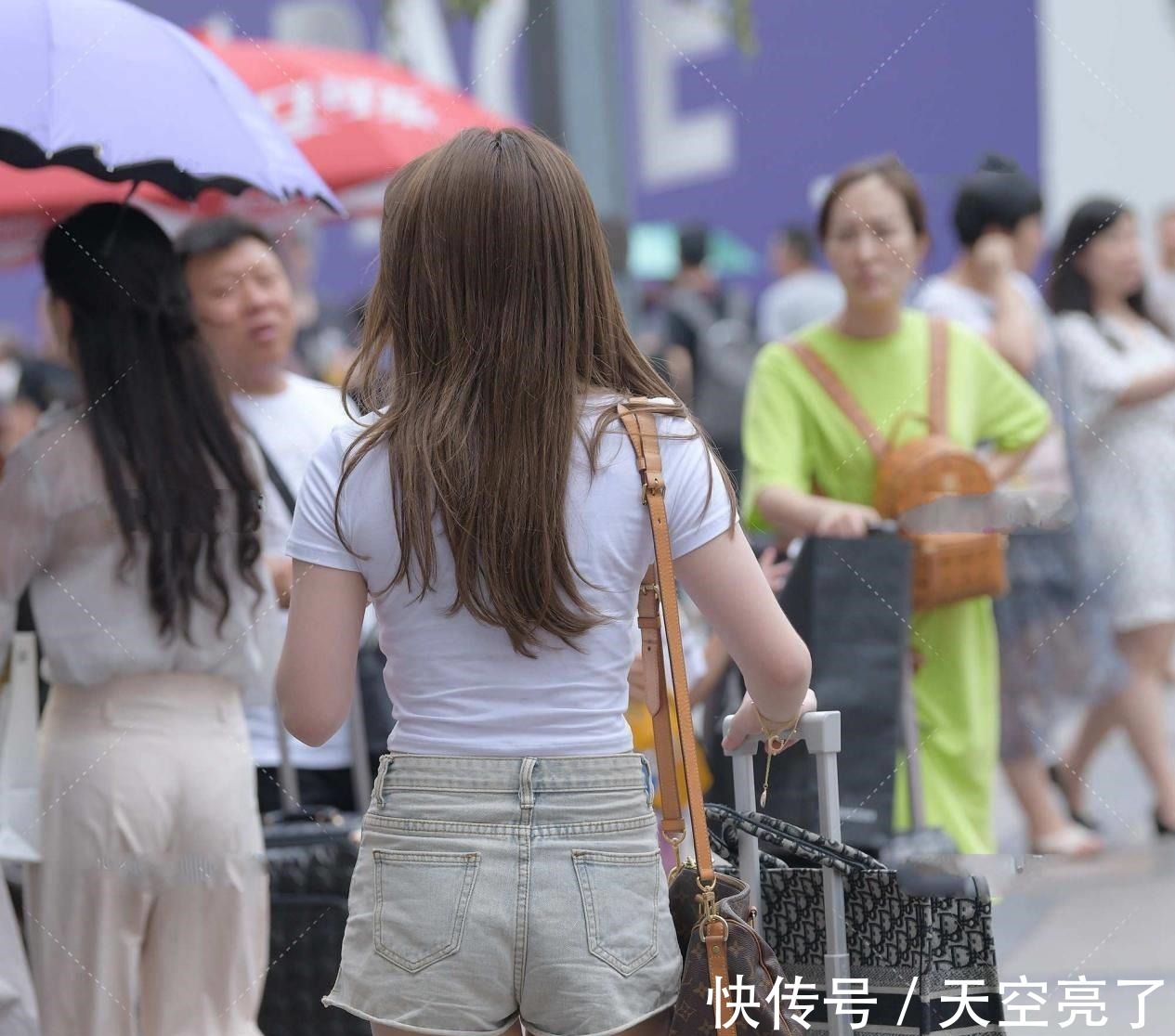 气质|简单大方的穿搭，如何选择单品，才能彰显与众不同的气质？