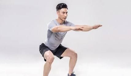 蹲姿|深蹲是健康动作之最！坚持30天，5个好处身后随！第5个男女都喜欢