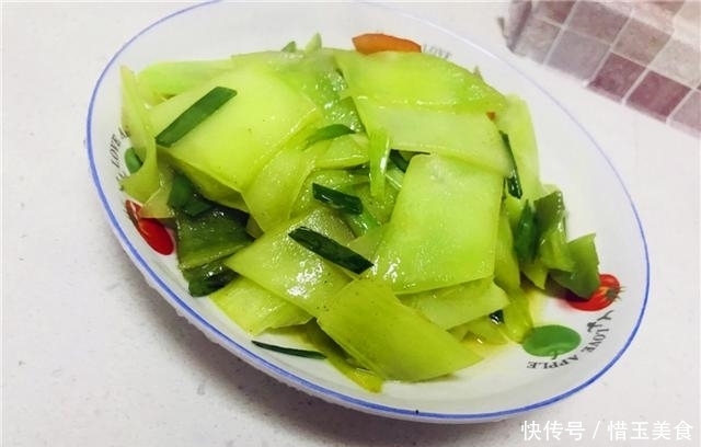 油腻|油腻吃多了,赶紧来一盘清爽的素炒莴笋,好看又好吃!