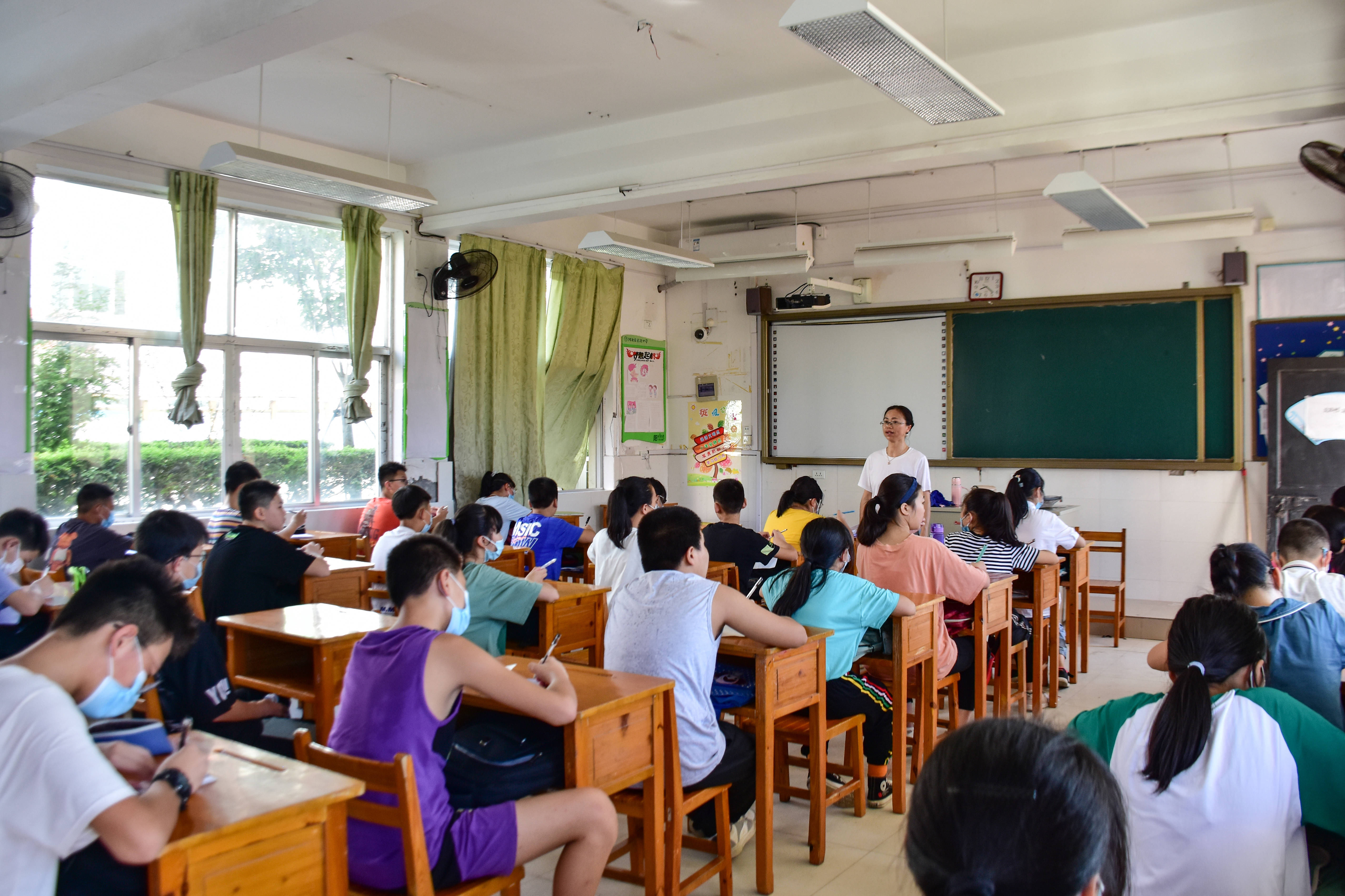 回归|中小学陆续报到开学：“双减”不减学 让教育回归本质