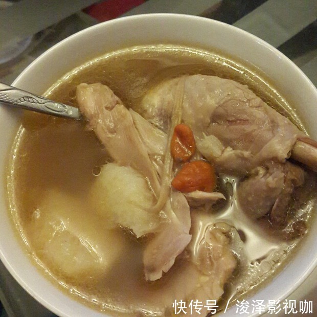 软嫩|炖鸡汤,别只知道焯水!30年大厨教你3招,肉质鲜香软嫩,无腥味