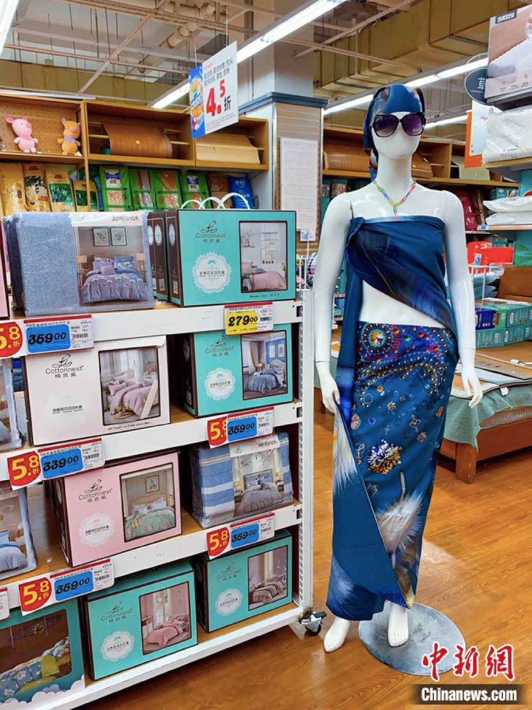 徐明睿|这场模特设计大赛，大学生跟超市理货阿姨PK起来了……