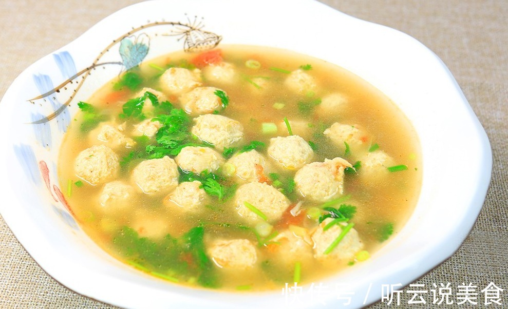 用鸡胸肉竟然可以做成丸子汤,厨师长教你方法,Q弹十足,味道鲜!