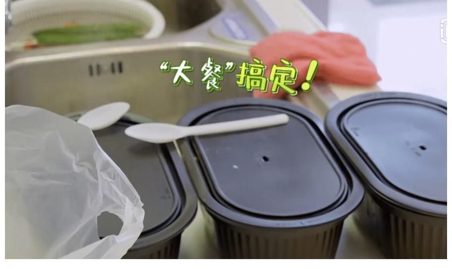 宋妍霏父母瞧不上杨迪?不做饭仅用咸菜款待,富人眼里明星不算啥