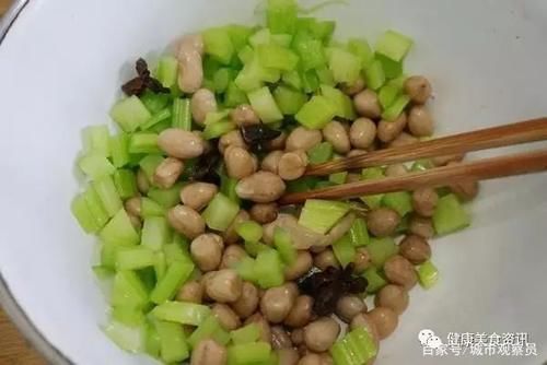多吃这个凉拌菜，清爽可口，下酒开胃