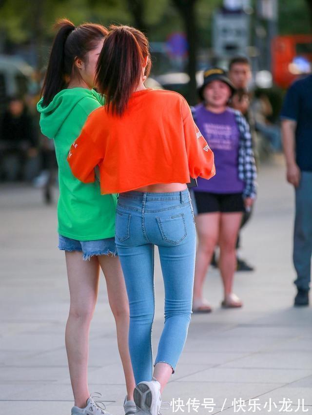 裤子 腿型修长的打底裤美女,休闲靓丽合时宜,舒适清爽