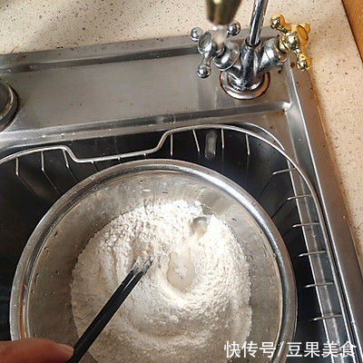 好吃到飞起的虾皮疙瘩汤，这样做0失败