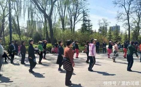 人相伴|早上起床后,第1件事既不是排便,也不是喝水,早知道早好